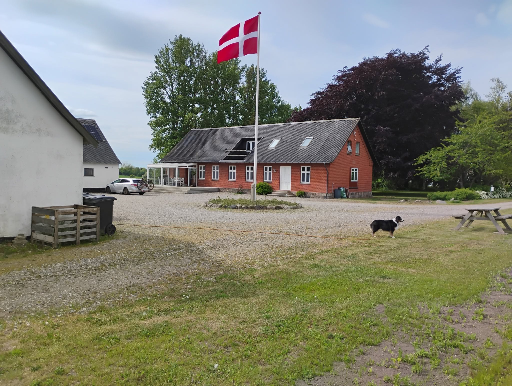 Øreholmgaard med Flaget hejst
